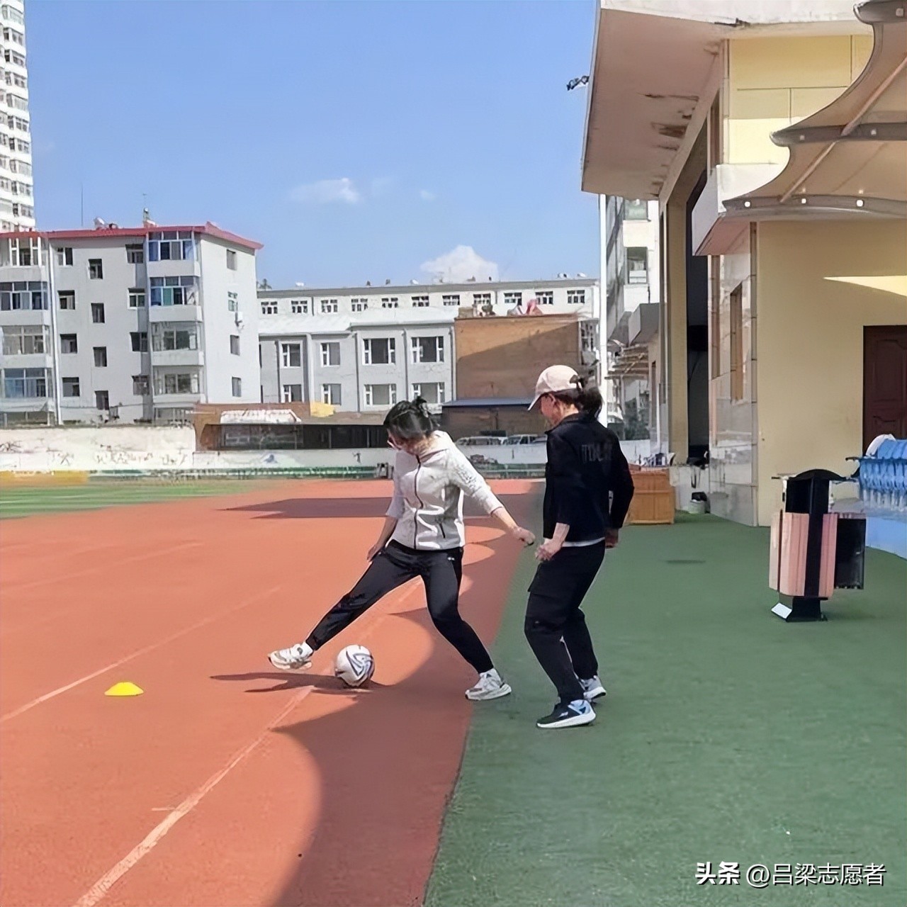 亲临现场感受足球的魅力,感受足球魅力弘扬足球文化