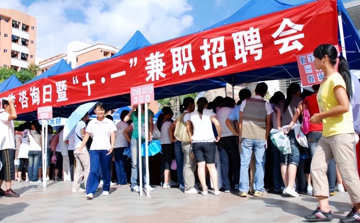 哈尔滨大学生网购火腿肠变质,网购到变质火腿肠被客服攻击学历