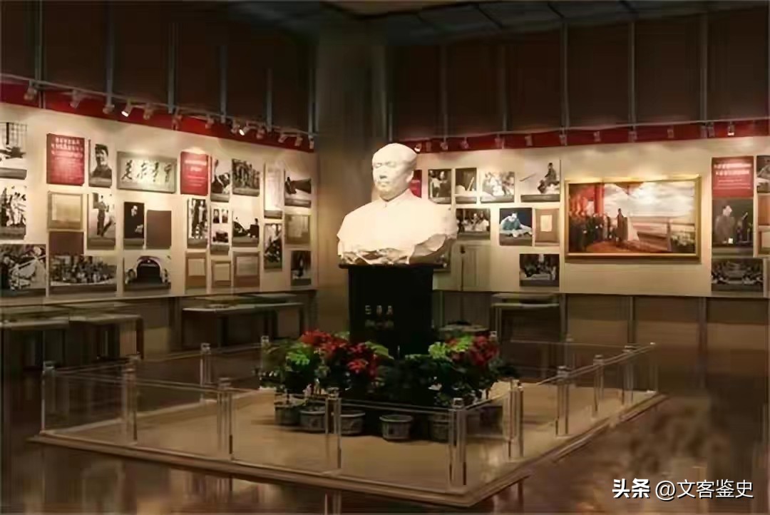 毛主席逝世46年，遗体为何至今栩栩如生面色红润？不只是药物作用