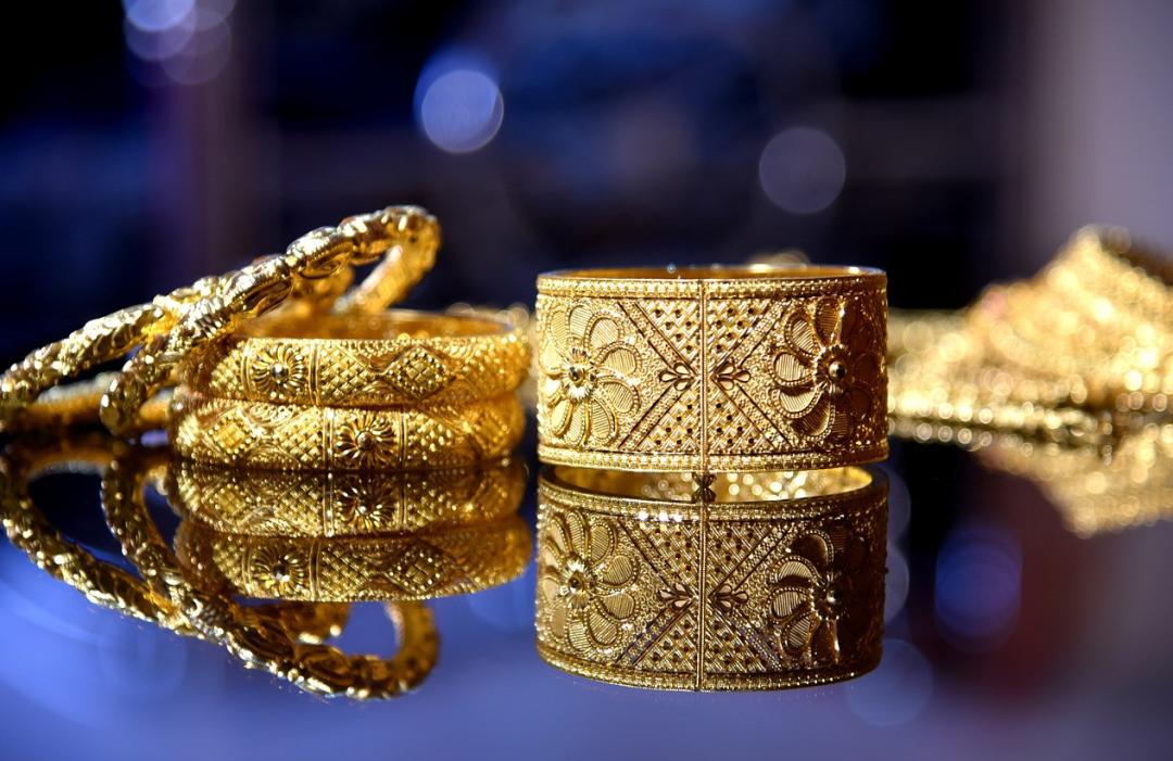 投资黄金和买黄金股票,投资黄金和投资白银