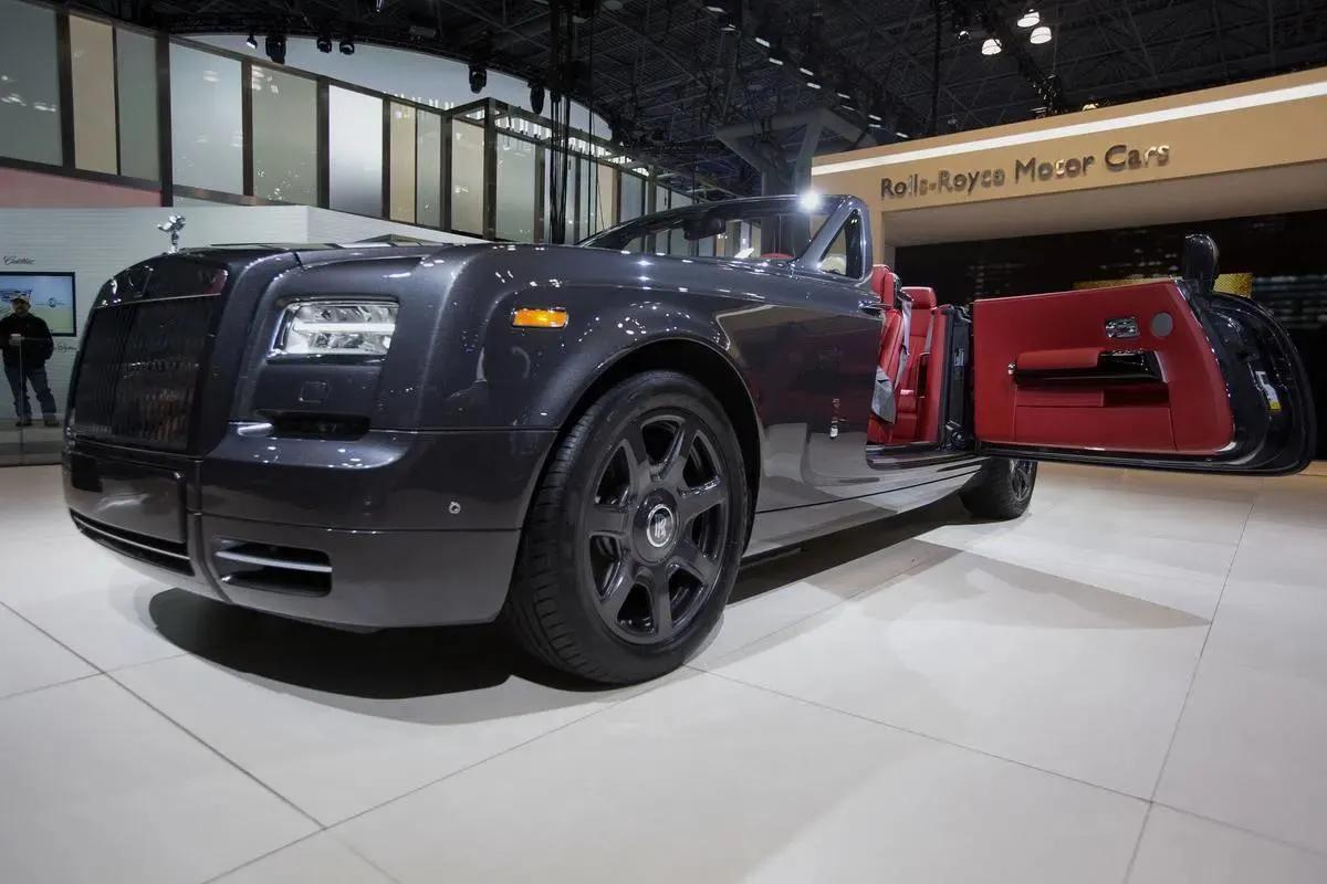 詹姆斯最新座驾曝光,詹姆斯的豪车合集