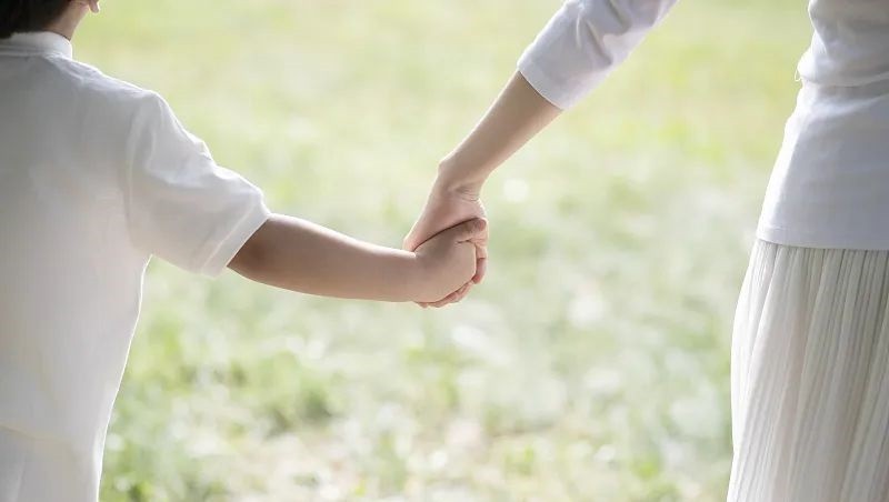 校园霸凌被家长暴打,儿子遇校园霸凌遭群欧辱骂