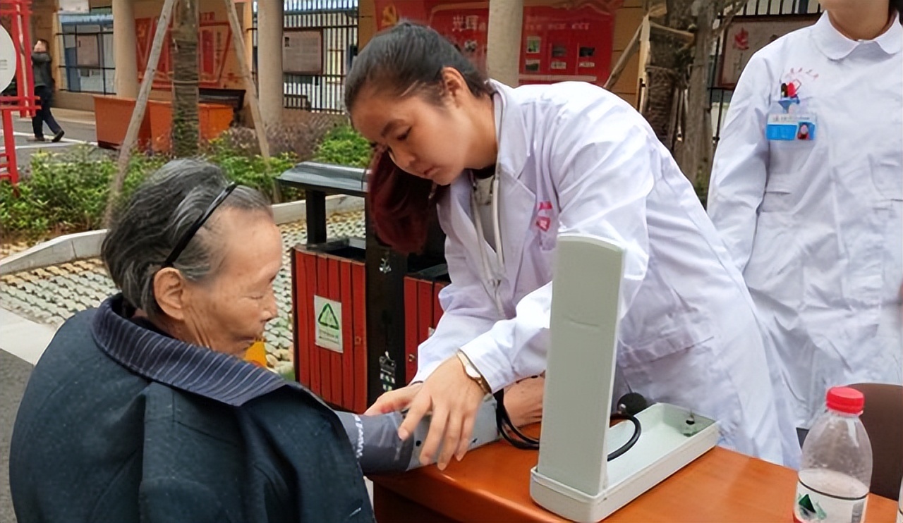 65岁男性血压111低55心率45,65岁以后标准血压和心率是多少