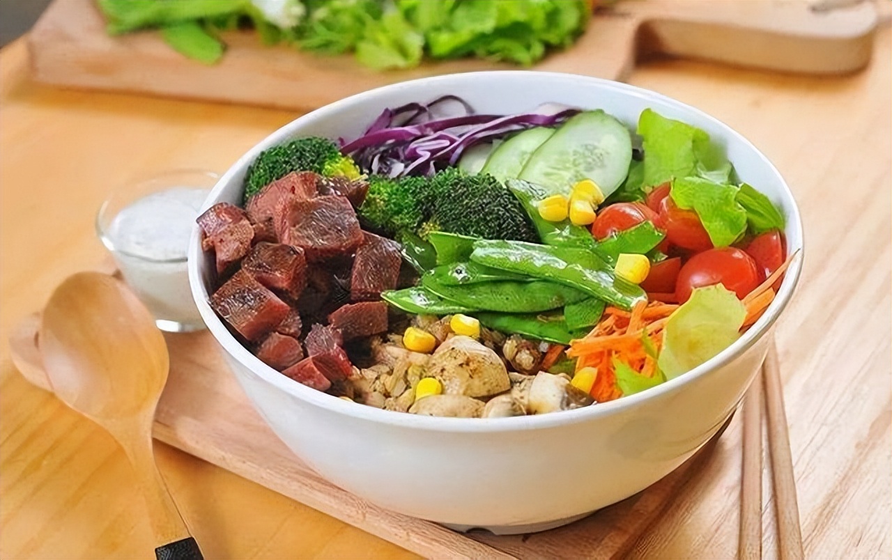 头发爱出油该怎么办改善,头发油腻出油掉发怎么回事