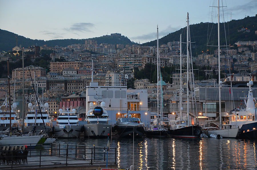 热那亚是哪个国家的首都,哥伦布的港口在哪里