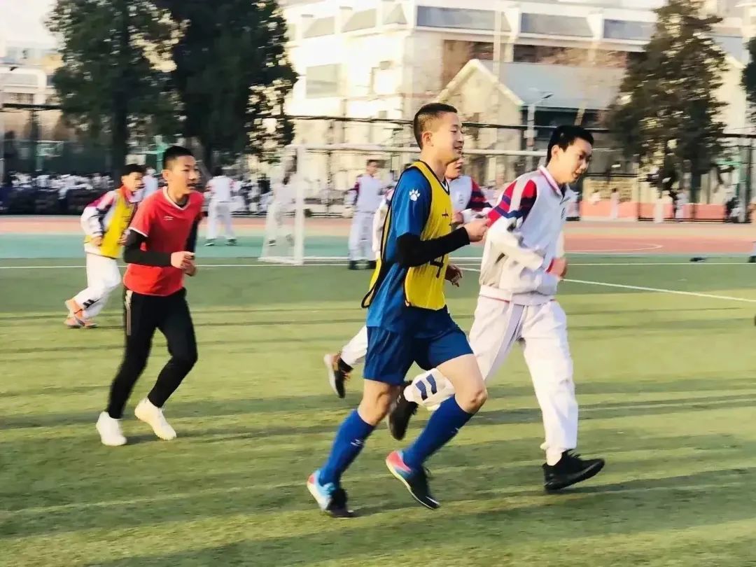 绿茵足球点亮梦想,绿茵点燃梦想