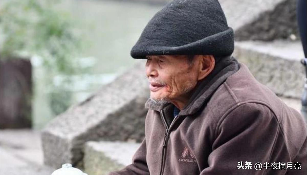 在儿子家四年，每年都过大寿，儿子礼金收不停，我却感到无地自容