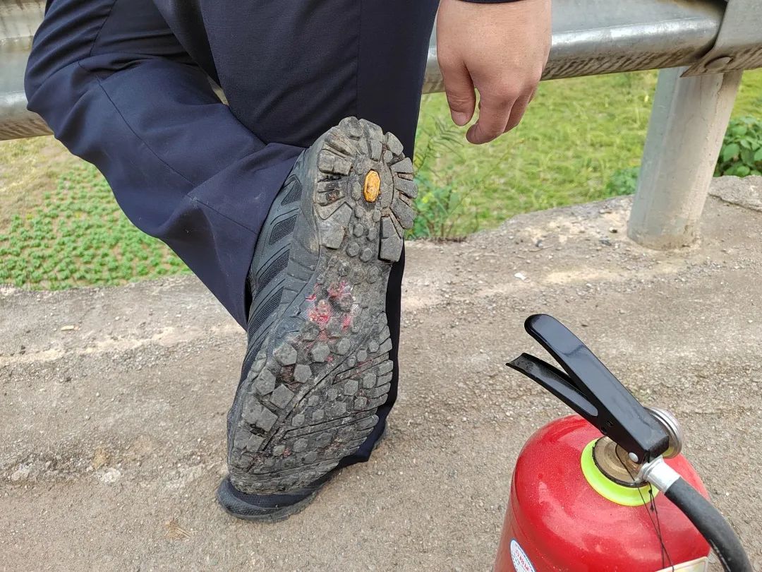 脚踩到钉子上怎么处理,脚踩到钉子处理视频