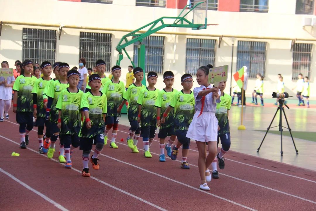 奔跑吧少年校园足球联赛,奔跑吧少年曙光小学足球比赛