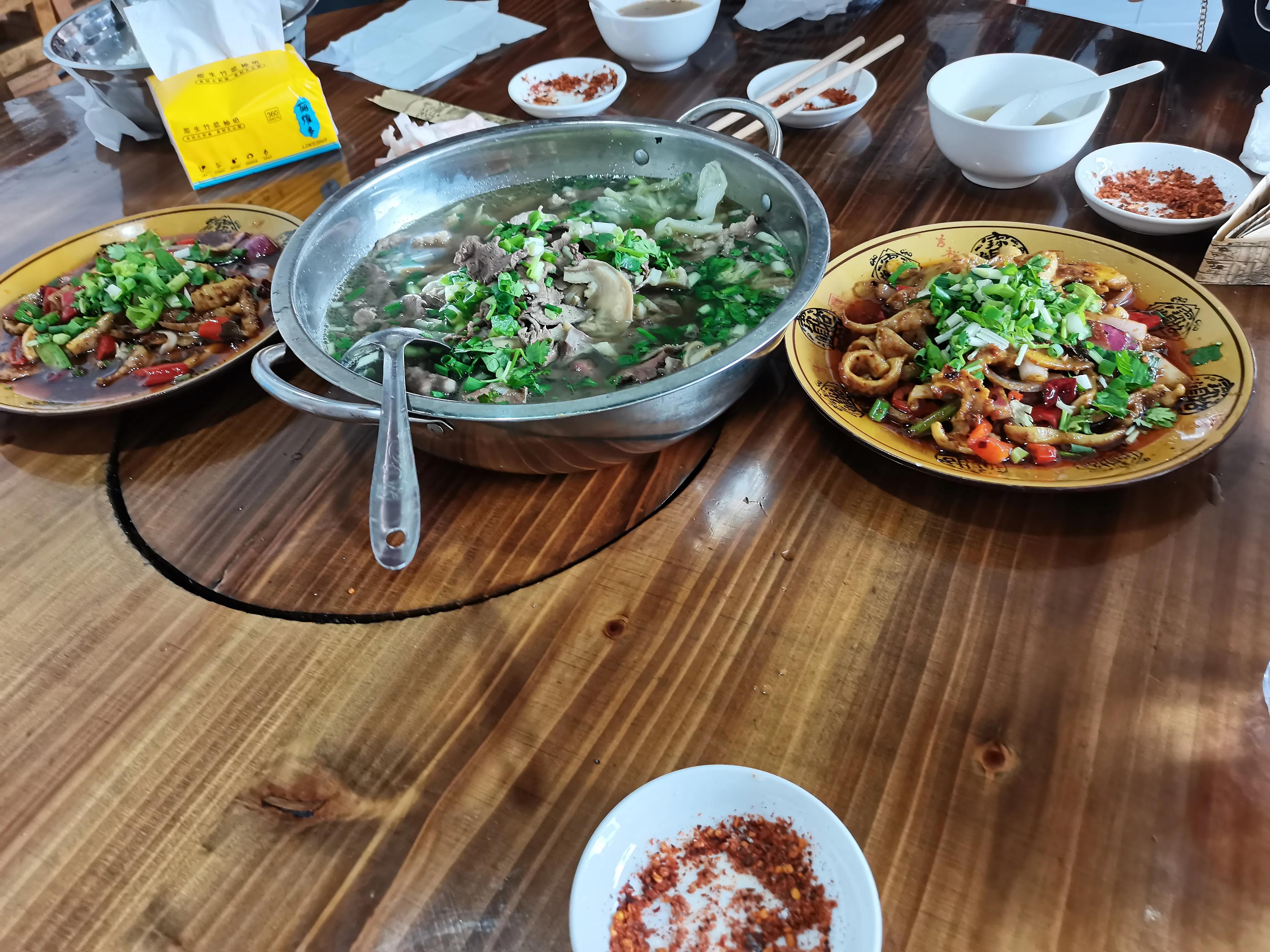 苏稽古镇最有名的跷脚牛肉,峨眉山市苏稽牛肉馆