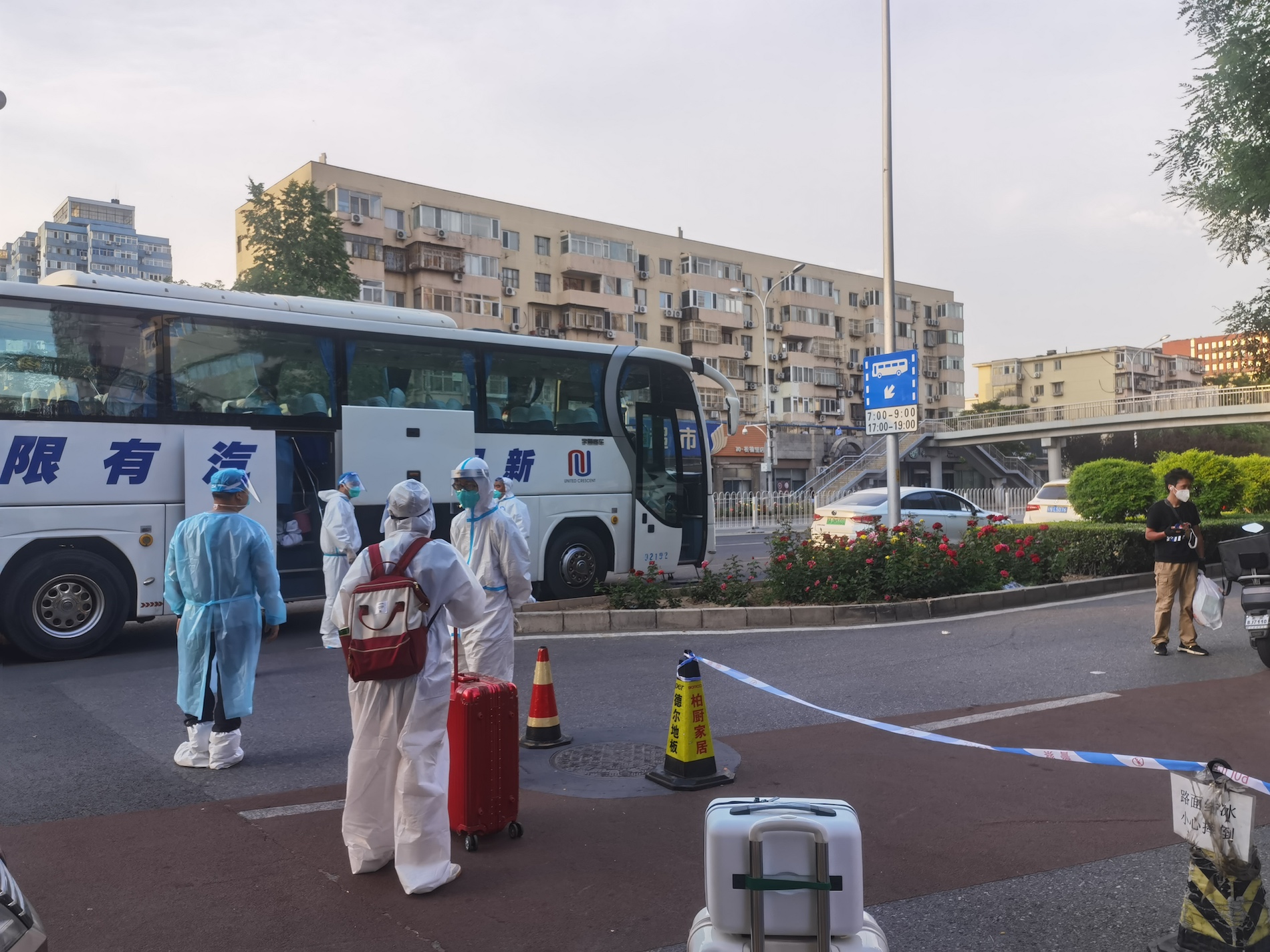 北京朝阳南新园近5000居民集中转运隔离,记者探访