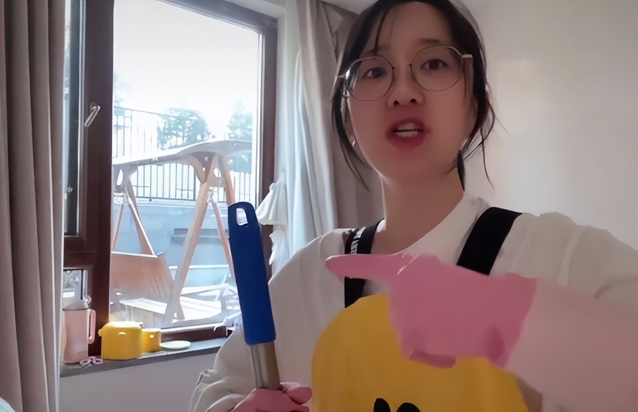 00后成功入职宿管阿姨,00后女孩入职宿管