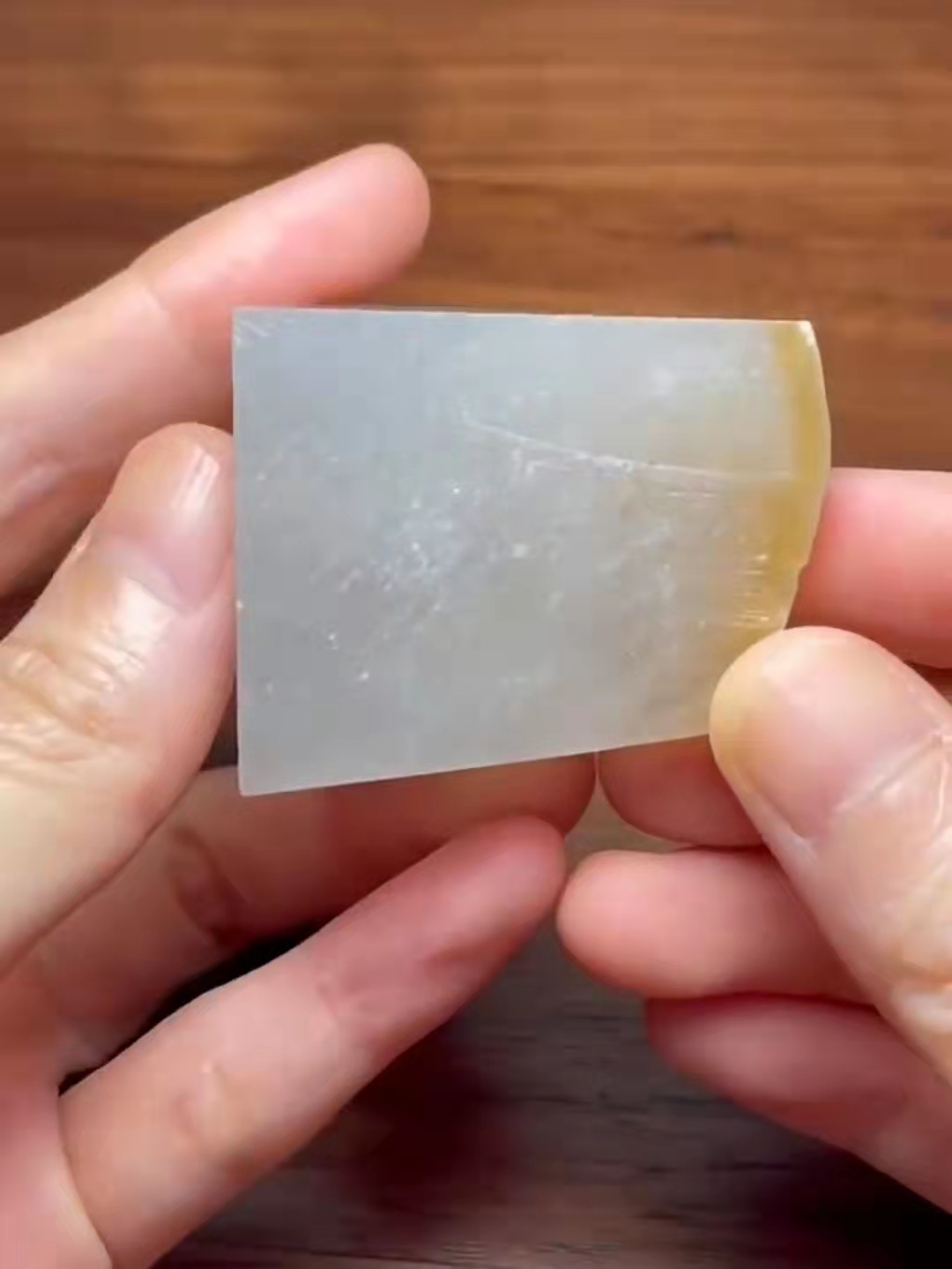 翡翠黄色原皮雕刻,黄色翡翠雕刻效果图