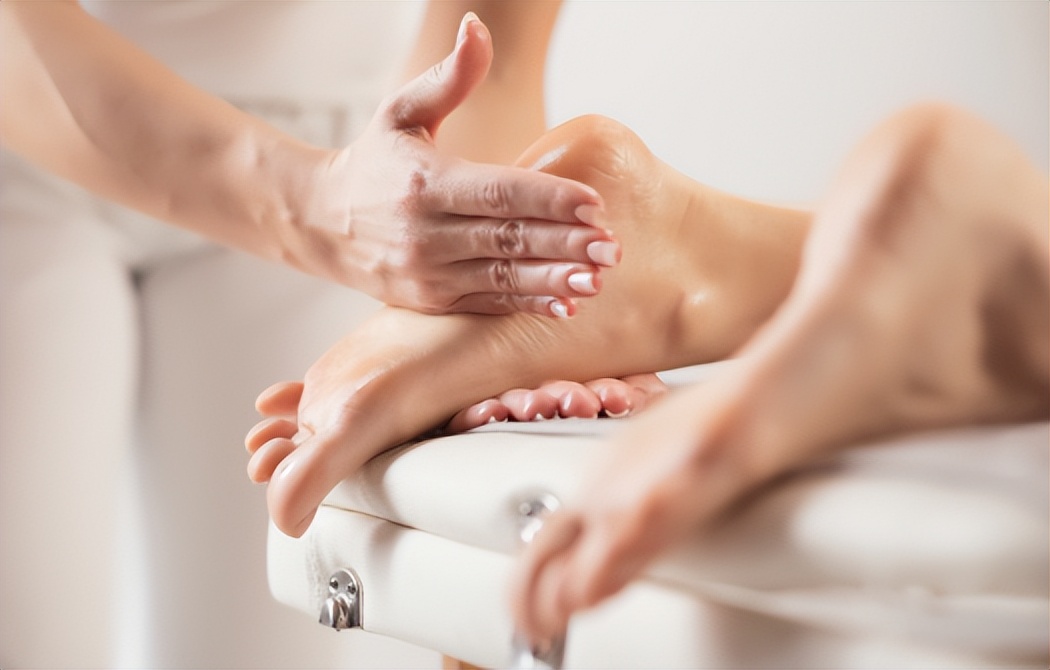 清热化湿理气健脾穴位,脾虚按摩足底穴位