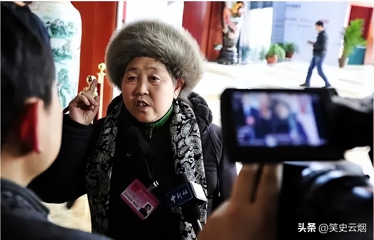 大儿子楼盘烂尾小儿子砸了招牌,大儿子房子被砸