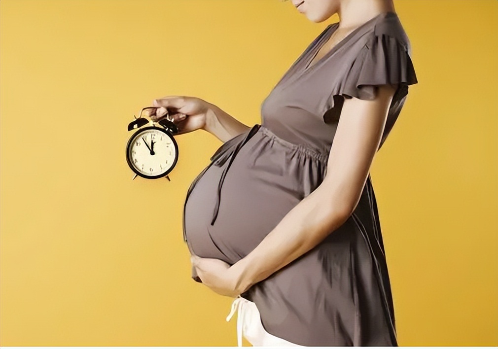 女子下身检查疼痛难忍,女孩腹痛到医院检查惊呆了