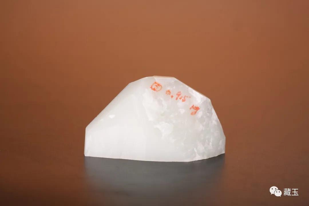 和田玉顶级山料价格表,顶级的和田玉山料是什么样的