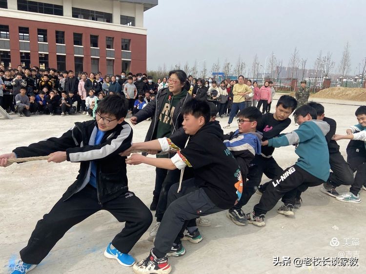 学校拔河比赛点面结合,学校拔河比赛精彩瞬间