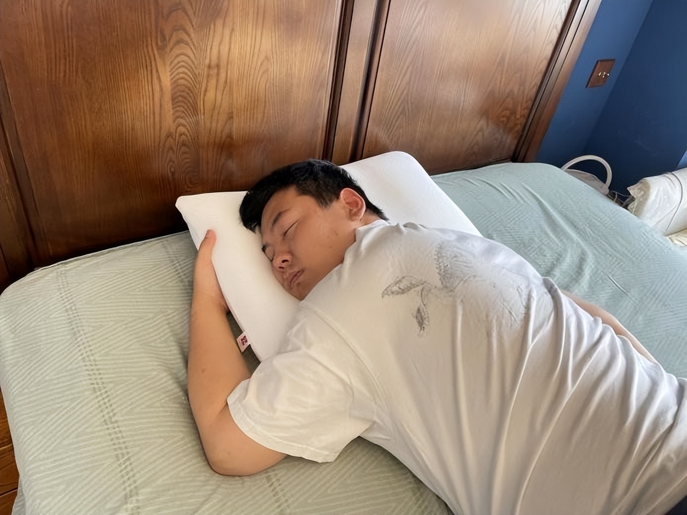 怎么选购一个适合自己的枕头,双人舒适枕头怎么选购技巧