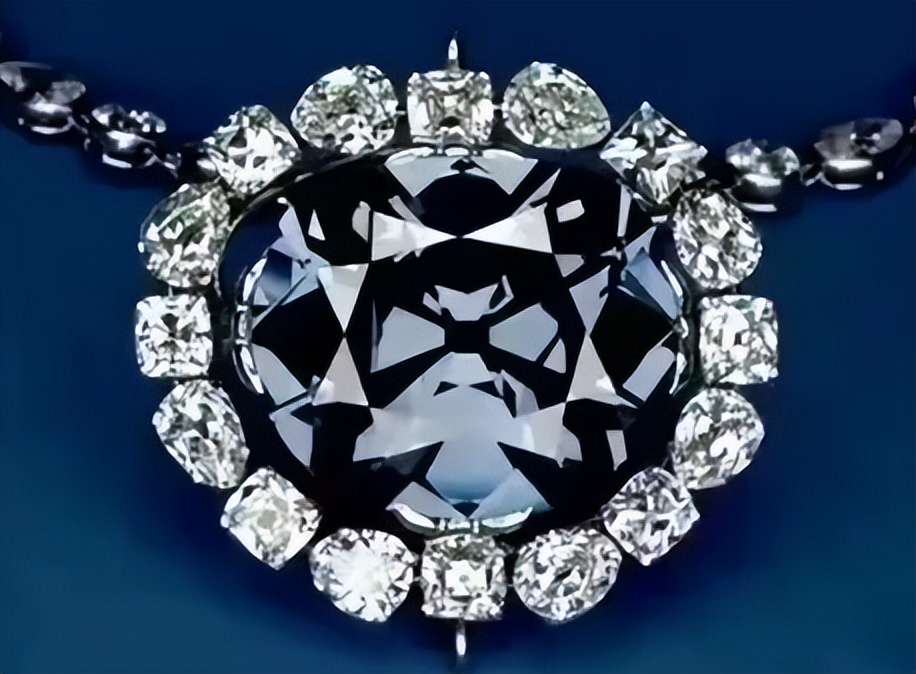 10种最漂亮的宝石,大自然中天然的蓝色宝石