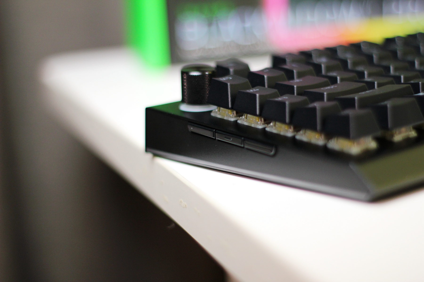 雷蛇黑寡妇蜘蛛幻彩版键盘测评,雷蛇键盘黑寡妇v4专业版测评