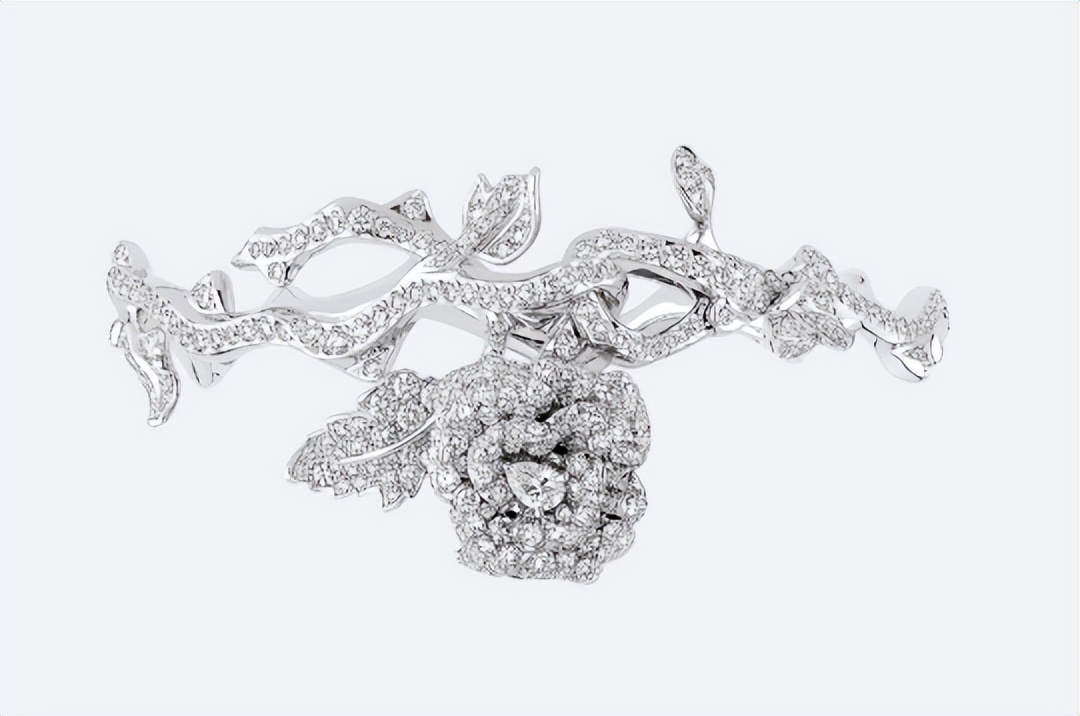 何超莲婚礼礼服珠宝,何超莲收藏的珠宝