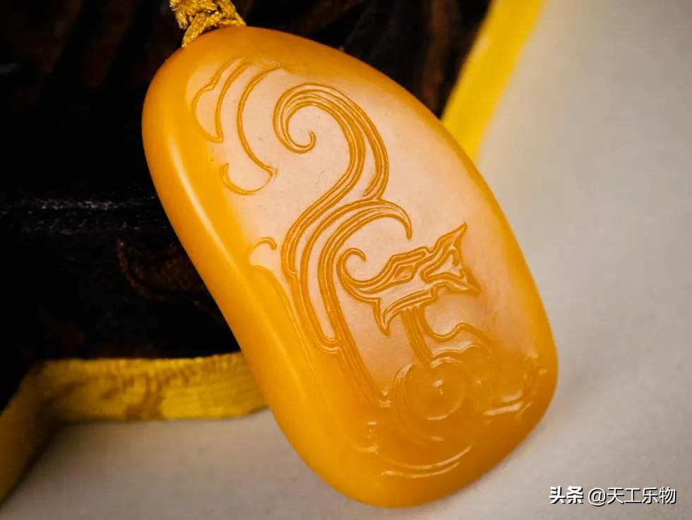 什么样的红皮白肉籽料只卖1000块,红皮籽料和黄沁皮籽料的区别