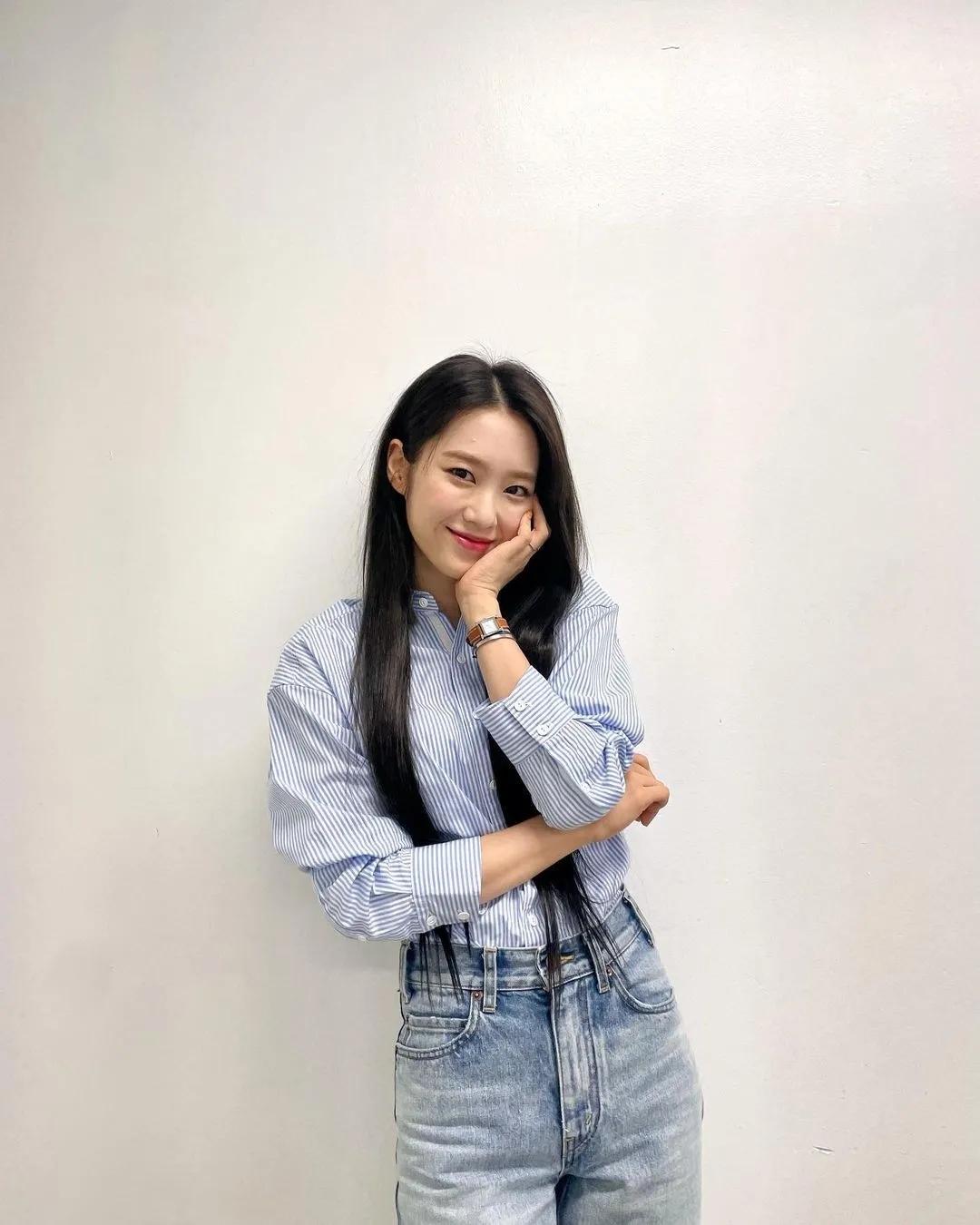 丹宁牛仔配色夏季穿搭,早春牛仔裤穿搭2020