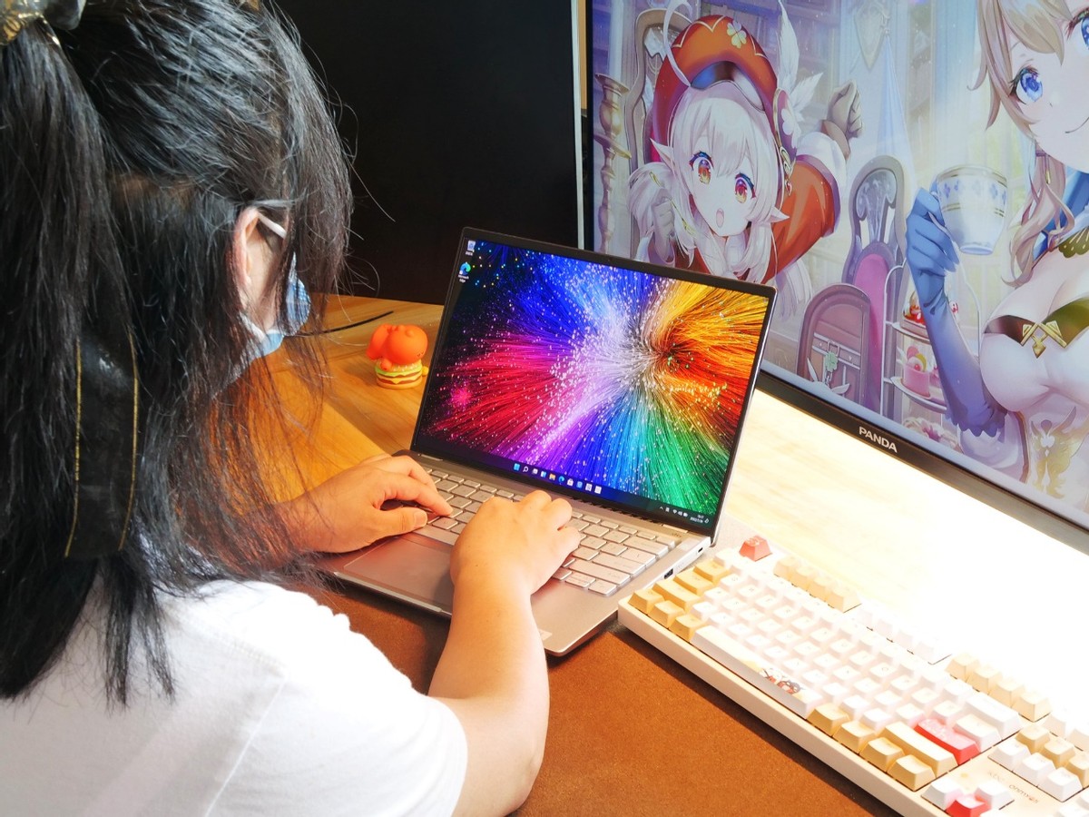 摸鱼不如兼职，入手轻薄本做生产力工具，网友：可以补贴家用