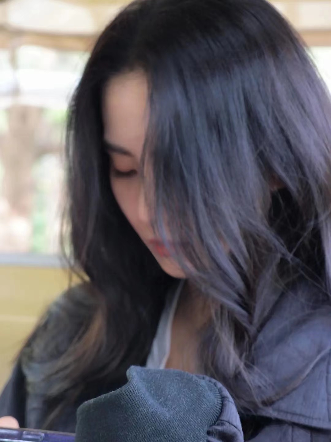 刘诗诗再战时装周早春写真惊艳,刘诗诗一袭粉裙优雅精致