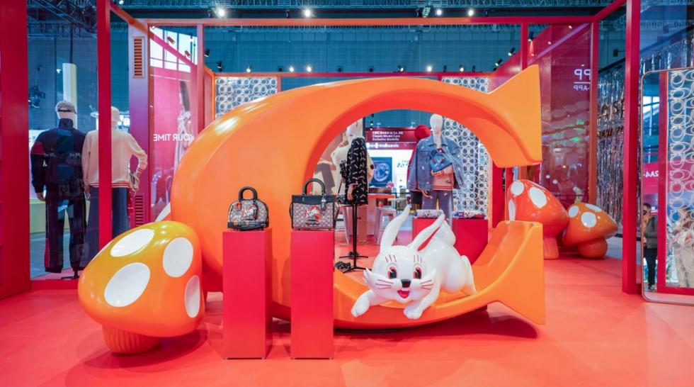 奢侈品牌联名营销,ip联名等方式持续拓展品牌知名度