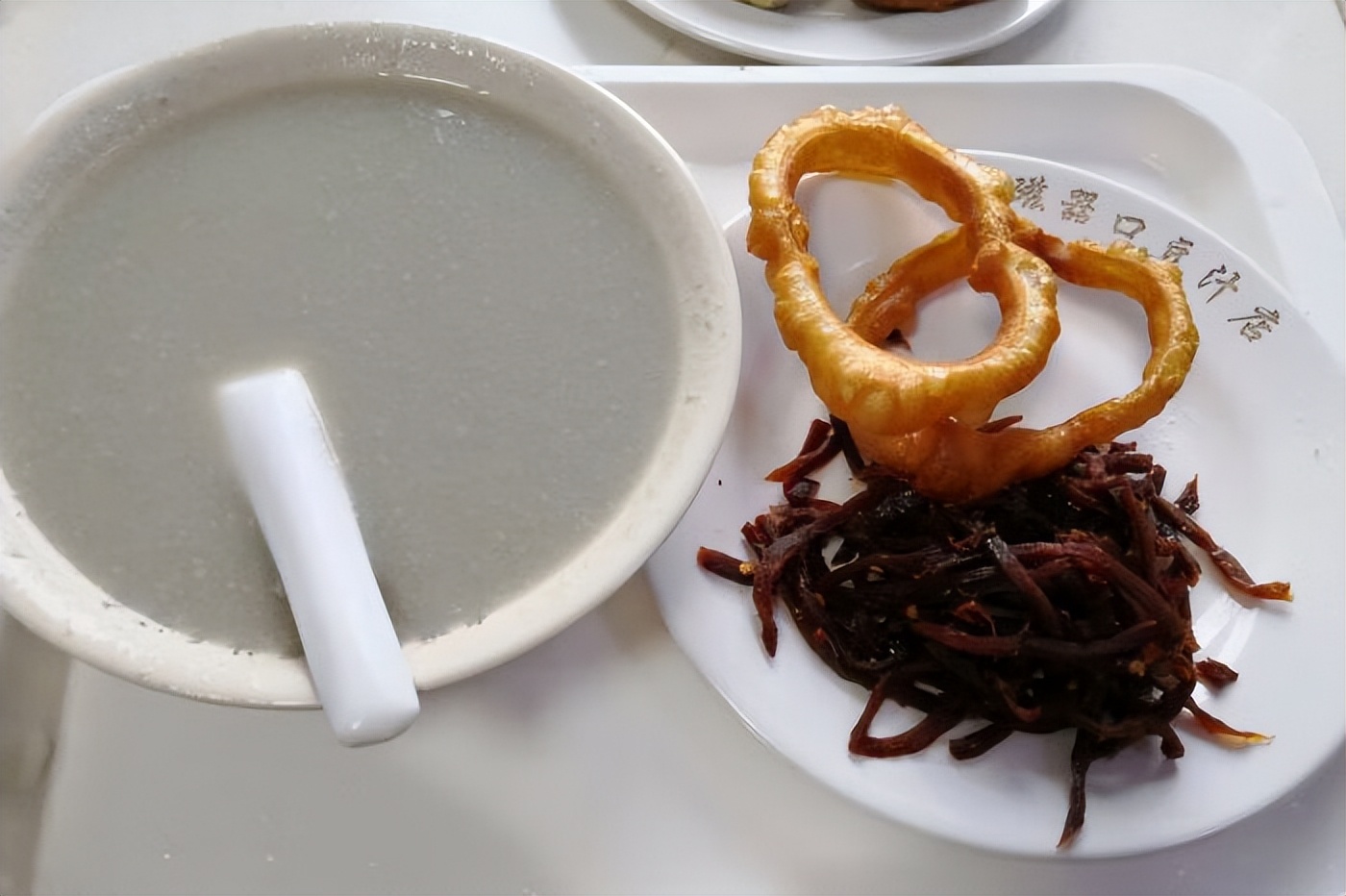 外地人喝老北京臭豆汁,老北京豆汁到底什么味