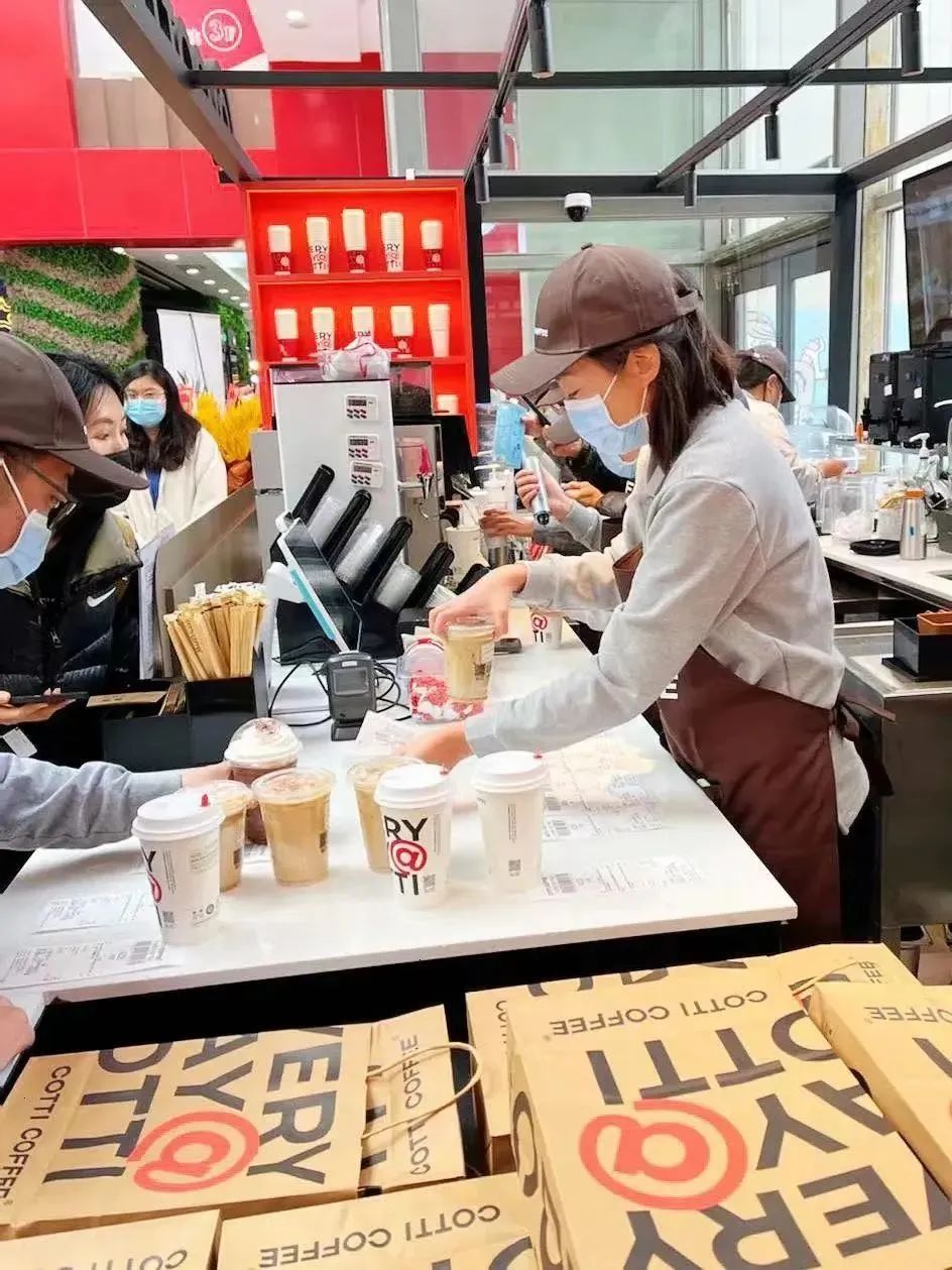 生椰拿铁瑞幸咖啡测评,瑞幸生椰拿铁咖啡什么牌子