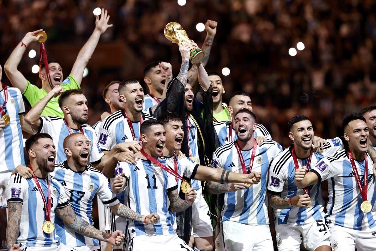 时隔八年梅西终圆梦,梅西夺得美洲杯眼含热泪