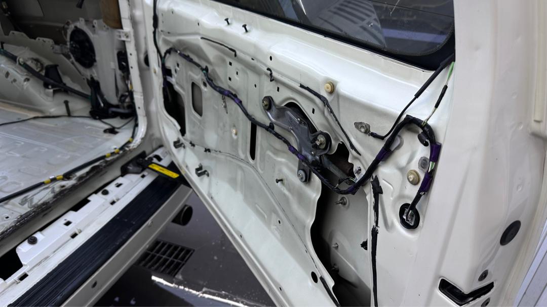 03年丰田霸道全车翻新多少钱,2004款丰田霸道拆车视频