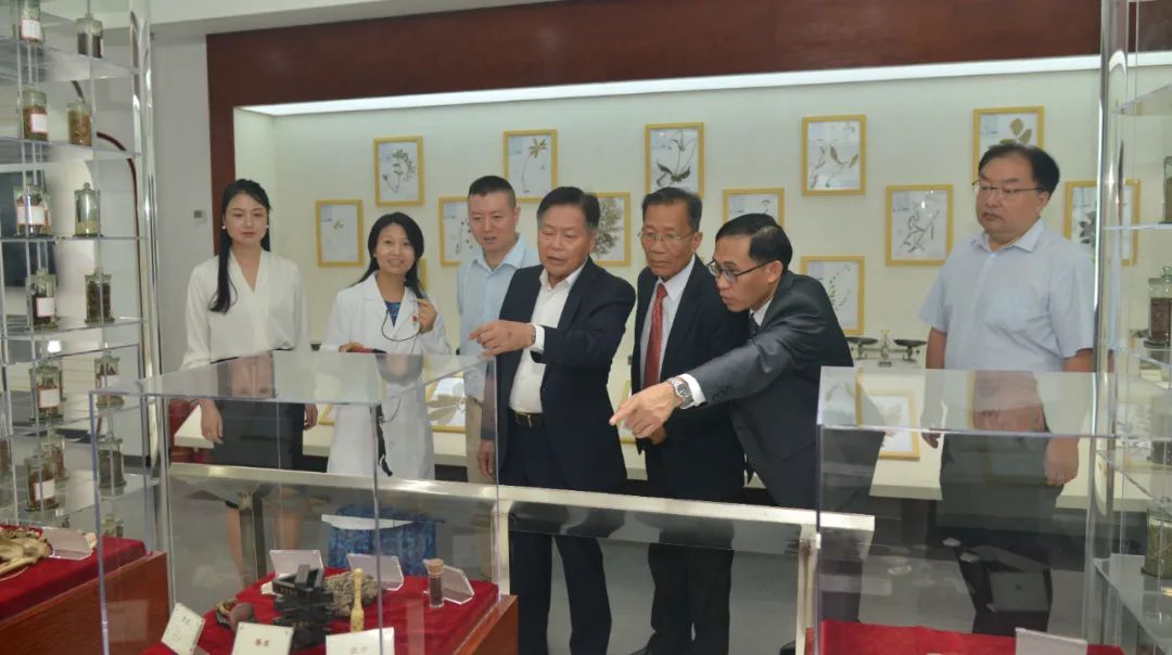 老挝国家代表团在云南,老挝人来中国医院