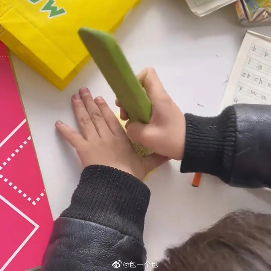 “我再也不想跟老公一块睡了”网友：我出50块，把床铺大点哈哈哈