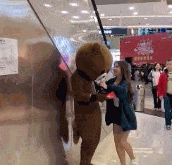 走路走累了坐下歇歇,走路累了继续走就不累了