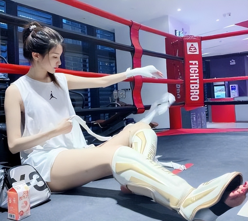 辽篮郭艾伦续约,辽篮郭艾伦最新照片