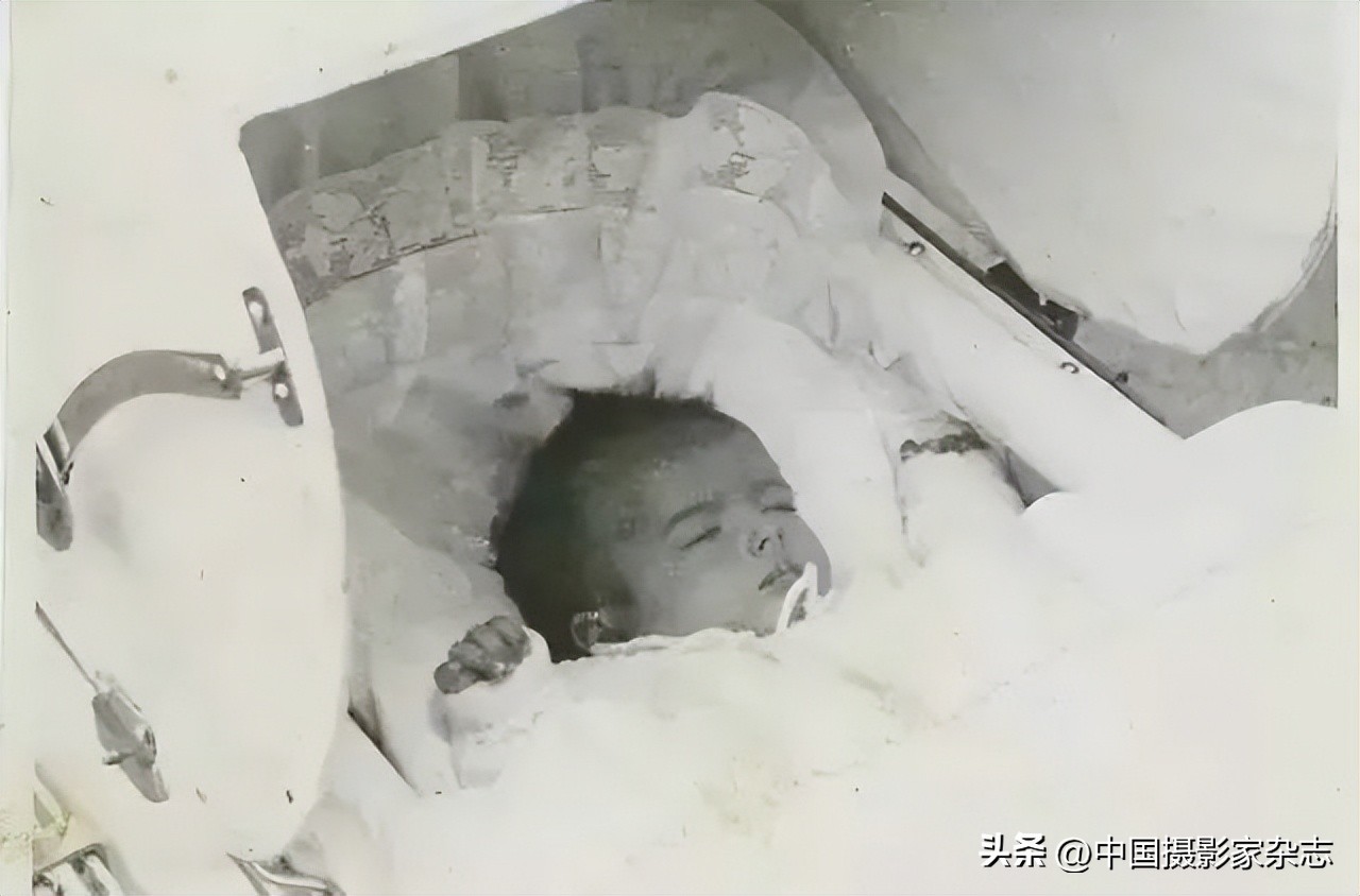 历史上让人毛骨悚然的照片100张,40张罕见的历史照片让人大开眼界