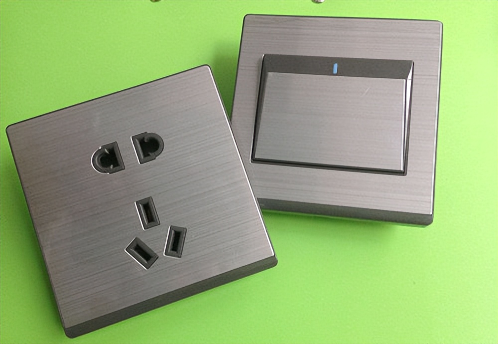 装修买开关插座什么牌子性价比高,家用装修开关插座哪个牌子比较好