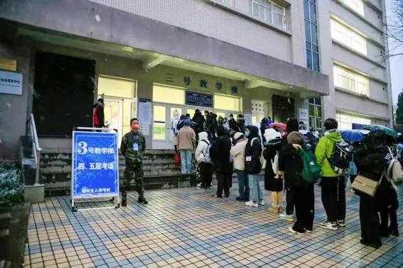 一份特别答卷这场大考背后的付出,一场特殊的大考