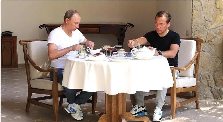 70岁高龄的帅小伙普京,普京年轻到现在颜值变化