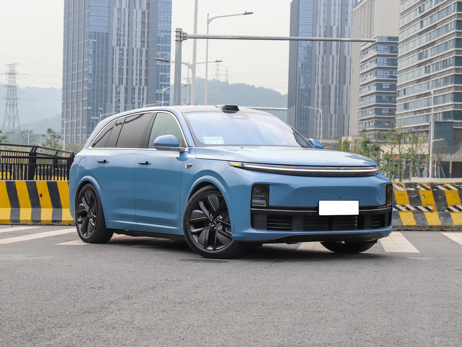 霸道销量最好的一款轿车,全新一代混动霸道