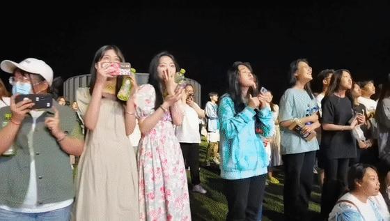 同城热搜第二!《大三女生》开播即热播