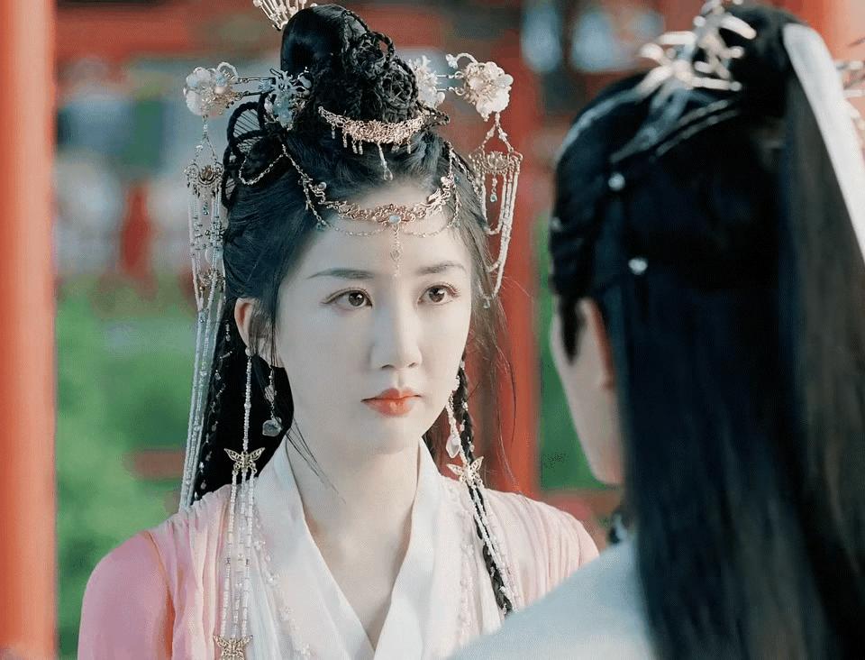 央视好评古装剧排行榜,最近热播的三部古装剧你追了几部