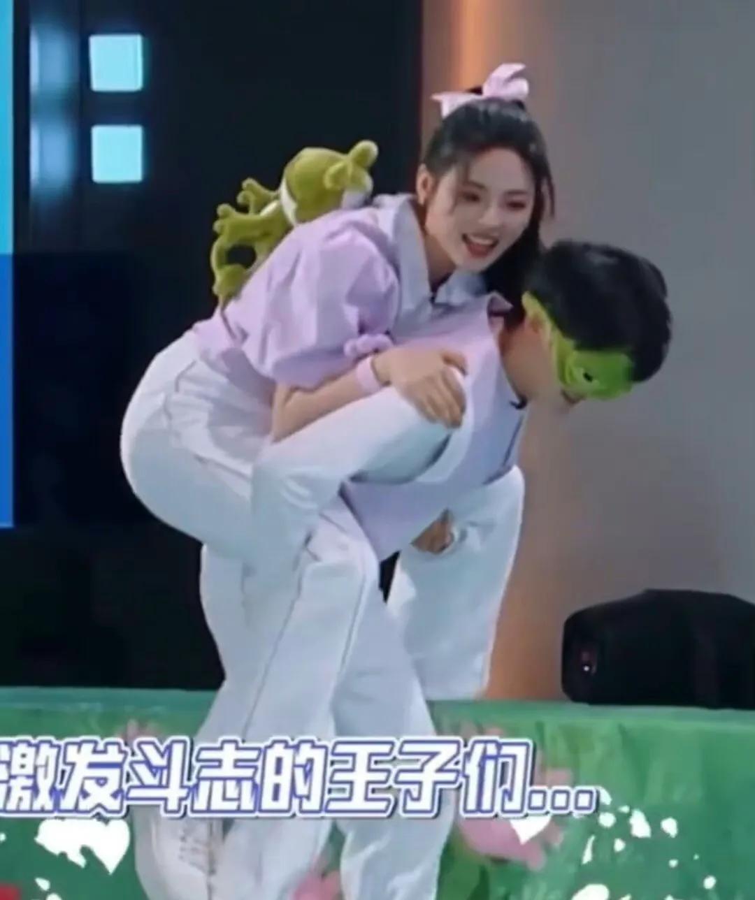 看周深录制现场,看周深最近歌曲反应视频