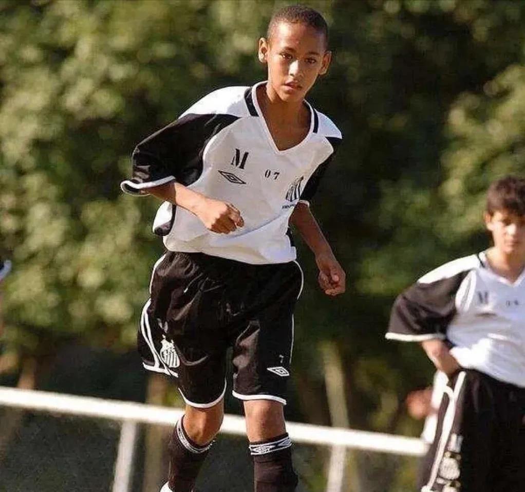 内马尔的绯闻女友,巴西球星内马尔绯闻