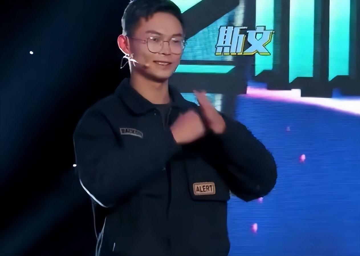 贵州小伙纯手工打造“神州十号”，获央视点赞，网友：这手艺绝了