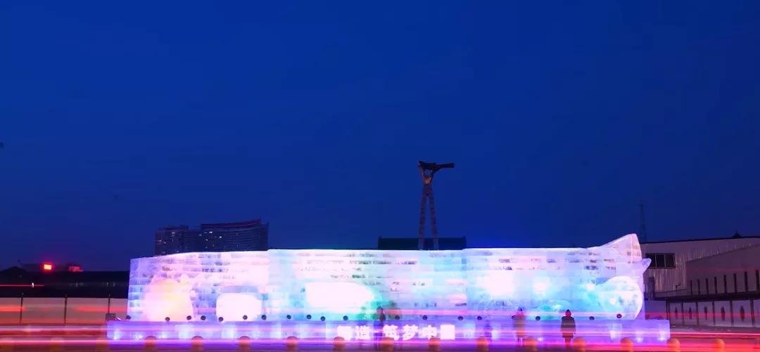 参观九小时冰雕,古城冰雕一条街